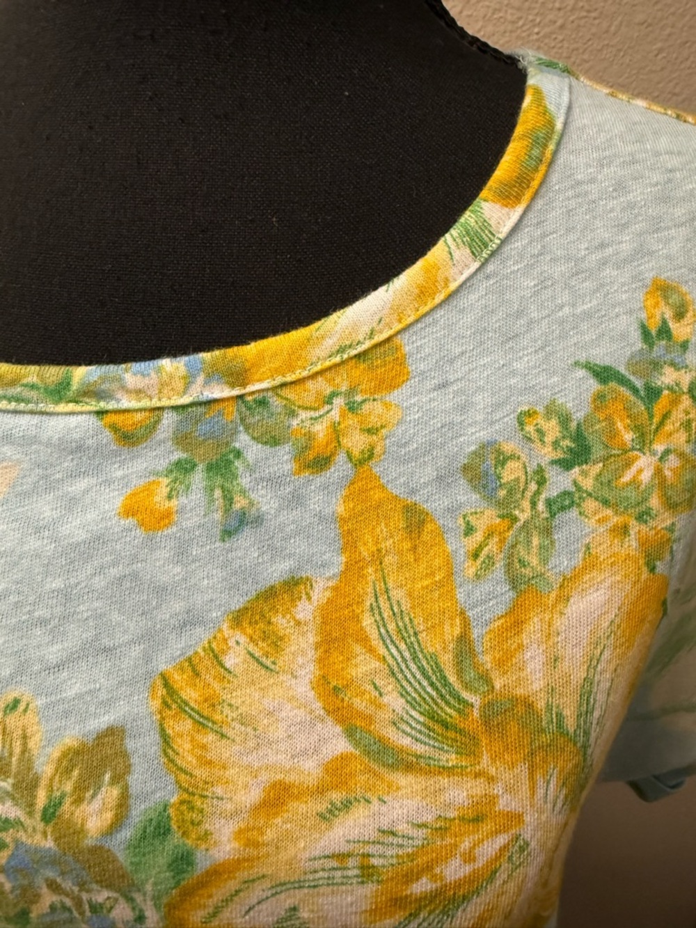 Talbots Floral Linen Blend Top Blue Yellow Short Sleeve Summer Shirt L - Picture 3 of 9